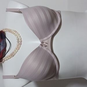 Maidenform bra size 36C in a beautiful Lilica color